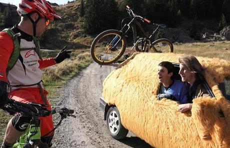 Dos Tontos muy Tontos versión Enduro con Ludo May