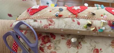 Costurero de tela y alfiletero