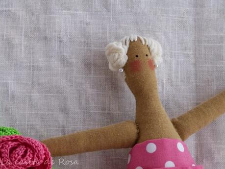 Guirnalda Tilda para decorar una habitacion de niña.