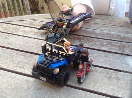 foto del kit montado en manos de guille - Pantera Negra