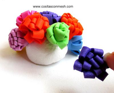 Regalos bonitos por día de la madre -regadera con flores