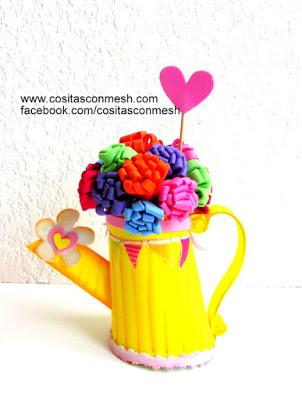Regalos bonitos por día de la madre -regadera con flores