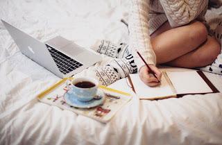 Reseña ~ Besos entre líneas ~ May R. Ayamonte y Esmeralda Verdú