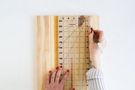 DIY | Haz un bonito tablero de madera para colgar mil y una cosas