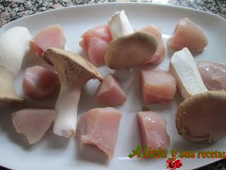 BROCHETA DE POLLO ASIÁTICA CON GUARNICIÓN