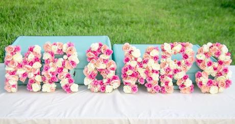 Letras decoradas con flores para tu boda