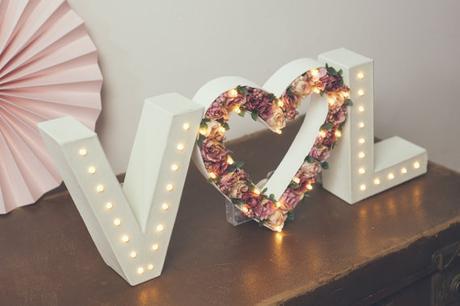 Letras decoradas con flores para tu boda