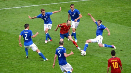 EN EL DEPORTE, ¿ES MEJOR GANAR O HACERLO BONITO? Gran polémica se vive en el mundillo del deporte cuando un equipo (o jugador solista) menos vistoso derrota a otro que lo hace de maravilla. Concretando, esta controversia se produce, sobre todo en el mo...