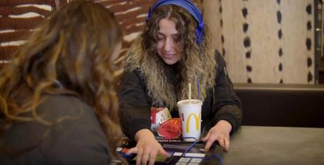 McDonald’s convierte el mantel de sus bandejas en un teclado musical