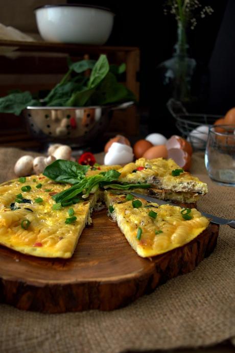 Frittata de espinacas, champiñones y ají, una tortilla llevada al extremo