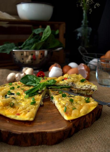 Frittata de espinacas, champiñones y ají, una tortilla llevada al extremo