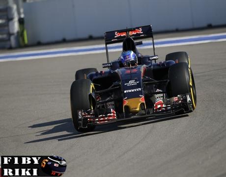 Verstappen es el nuevo piloto de Red Bull y Kvyat pasará a correr en Toro Rosso