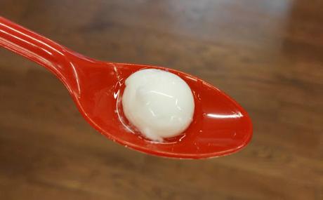 VIERNES DIY: Hacer esferificaciones de yogur con los niños