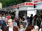 Clubes lectura málaga mayo. libros bajo árboles.