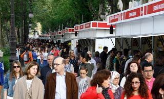 CLUBES DE LECTURA EN MÁLAGA EN MAYO. LIBROS BAJO LOS ÁRBOLES.