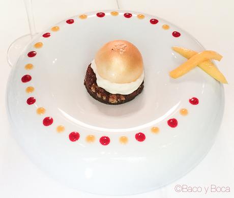 hamburguesa dulce con sus fritas Rota Das Estrelas nectari baco y boca