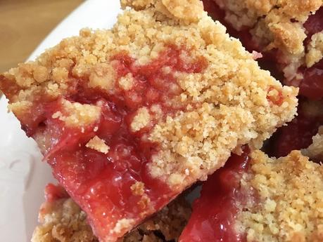 tartas fresa strawberry crumb bars postres rápidos postres fáciles postres delikatissen comida americana bollería Barritas de fresa 