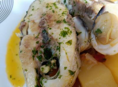 Dorada guisada con setas y almejas Dorada guisada con setas y almejas