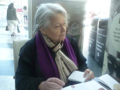 Marina Arce, la poeta de la calle que no cuenta su historia