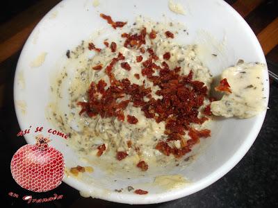 Mantequilla de tomate seco y albahaca