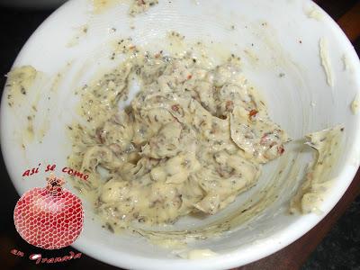 Mantequilla de tomate seco y albahaca