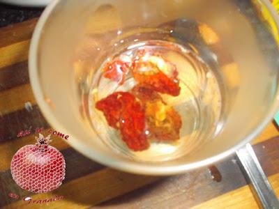 Mantequilla de tomate seco y albahaca