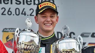 Bernie no para de liarla parda, ocre, sombría... Bernie no para de liarla parda, ocre, sombría...