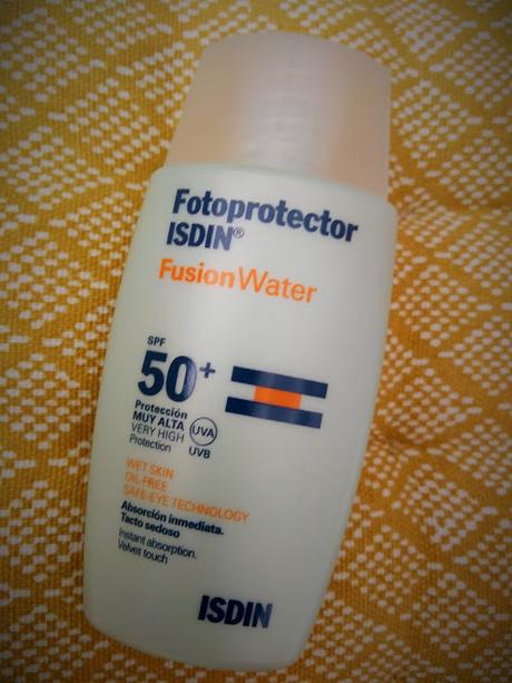 FOTOPROTECTOR ISDIN FUSIONWATER.