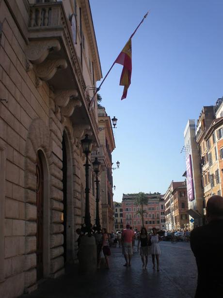 La Piazza di Spagna y alrededores : la Scalinata a Santa Trinità dei Monti: ¿quién corrió con los gastos?