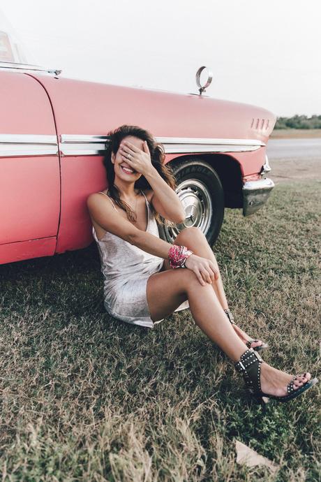 Cuba-Varadero-Vintage_Car-Silver_Dress-Floral_Scarf-Isabel_Marant_Sandals-Outfit-COllage_On_The_Road-46