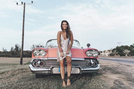 Cuba-Varadero-Vintage_Car-Silver_Dress-Floral_Scarf-Isabel_Marant_Sandals-Outfit-COllage_On_The_Road-80