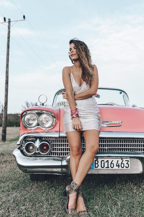 Cuba-Varadero-Vintage_Car-Silver_Dress-Floral_Scarf-Isabel_Marant_Sandals-Outfit-COllage_On_The_Road-49