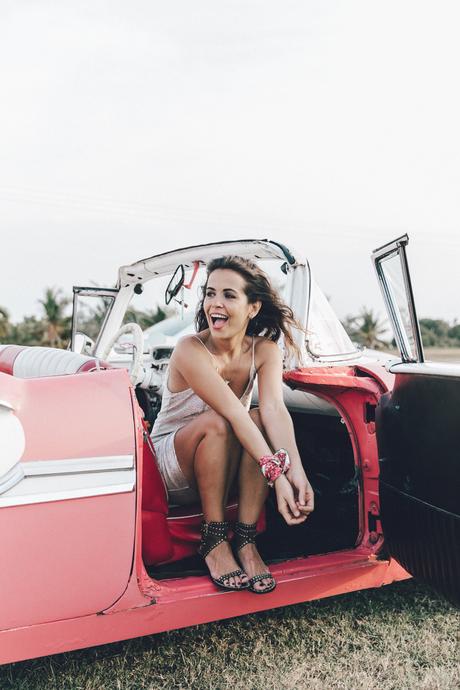 Cuba-Varadero-Vintage_Car-Silver_Dress-Floral_Scarf-Isabel_Marant_Sandals-Outfit-COllage_On_The_Road-44
