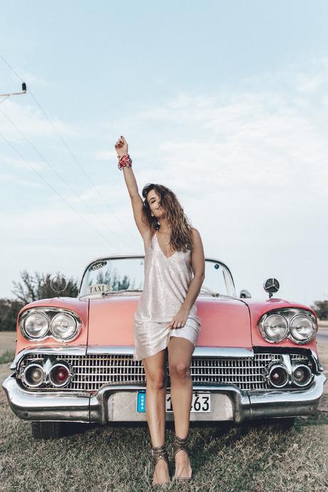 Cuba-Varadero-Vintage_Car-Silver_Dress-Floral_Scarf-Isabel_Marant_Sandals-Outfit-COllage_On_The_Road-54