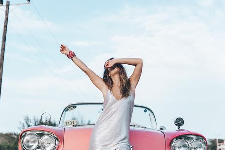 Cuba-Varadero-Vintage_Car-Silver_Dress-Floral_Scarf-Isabel_Marant_Sandals-Outfit-COllage_On_The_Road-82