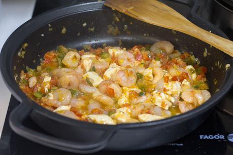 Fideuá de gambas y pollo