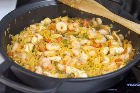 Fideuá de gambas y pollo