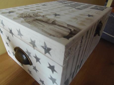 caja con transfer y stencil y forrada