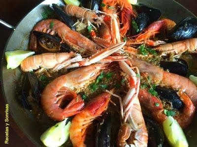 FALSA PAELLA DE QUINOA Y MARISCO