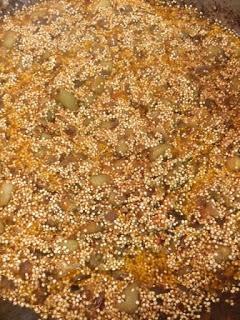 FALSA PAELLA DE QUINOA Y MARISCO