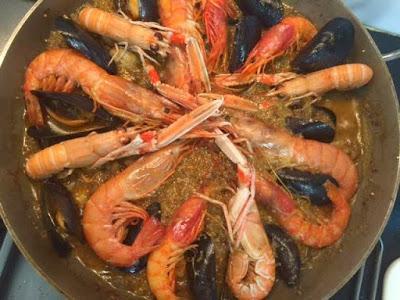 FALSA PAELLA DE QUINOA Y MARISCO