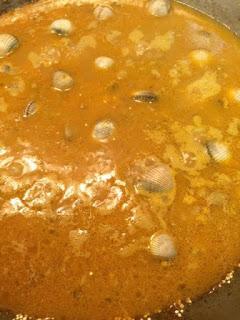 FALSA PAELLA DE QUINOA Y MARISCO