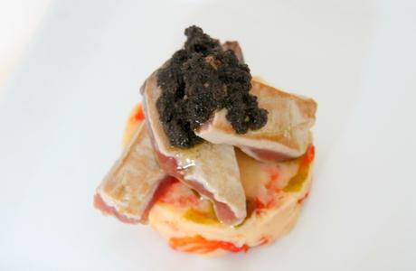 receta: timbal de patata y pimiento con atún y olivada