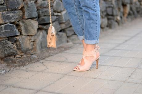 h&m-top-with-mom-jeans-5 pedro-miralles-heeled-sandals