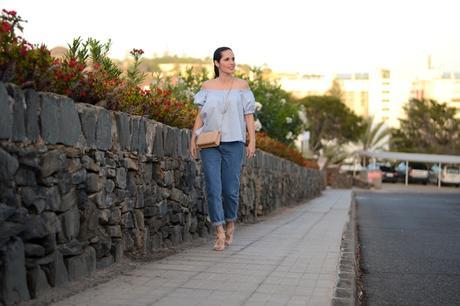 h&m-top-with-mom-jeans-7 h&m-top-zara-mom-jeans-outfit