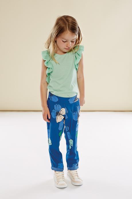 Chloé suave romanticismo en moda infantil