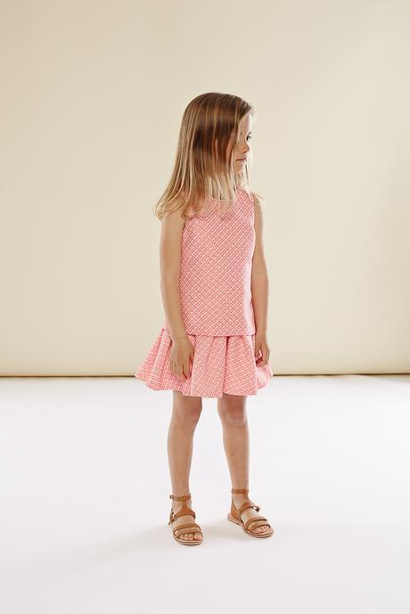 Chloé suave romanticismo en moda infantil