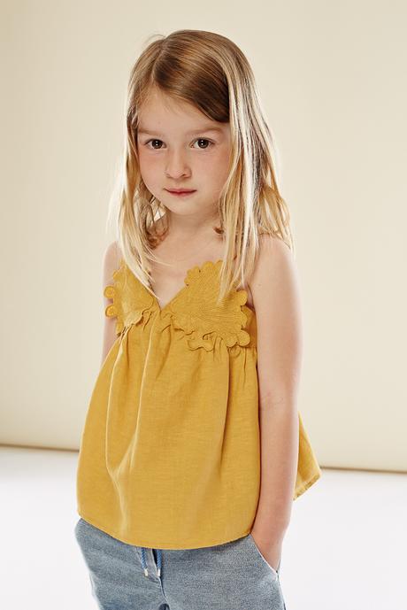 Chloé suave romanticismo en moda infantil