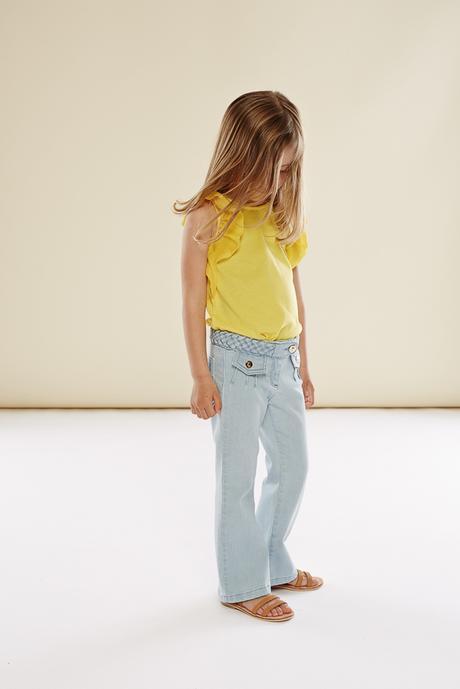 Chloé suave romanticismo en moda infantil