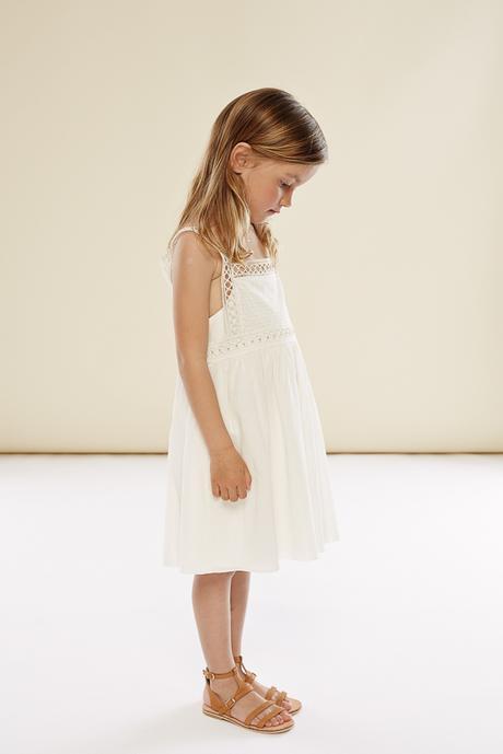 Chloé suave romanticismo en moda infantil